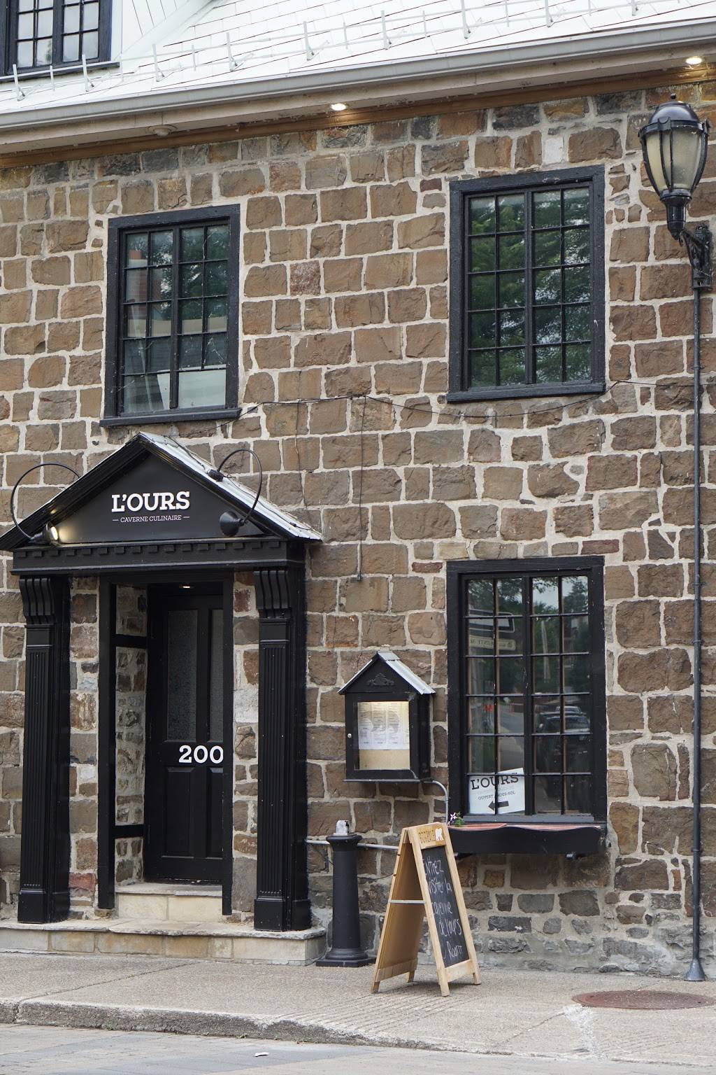 LOurs Caverne Culinaire | restaurant | 200 Rue Sainte-Marie, La Prairie, QC J5R 1G2, Canada | 4506953113 OR +1 450-695-3113