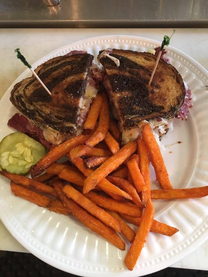 Barbaras on the Bay | restaurant | 12 Ericsson Ave, Betterton, MD 21610, USA | 4103483079 OR +1 410-348-3079