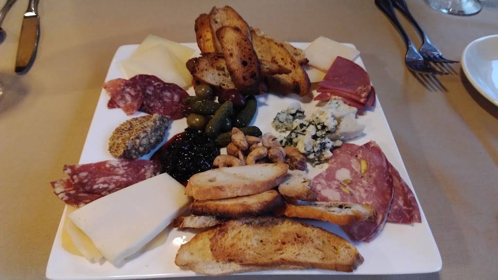 Black & Tan Grille | restaurant | 130 E Walnut St, Green Bay, WI 54301, USA | 9204307700 OR +1 920-430-7700