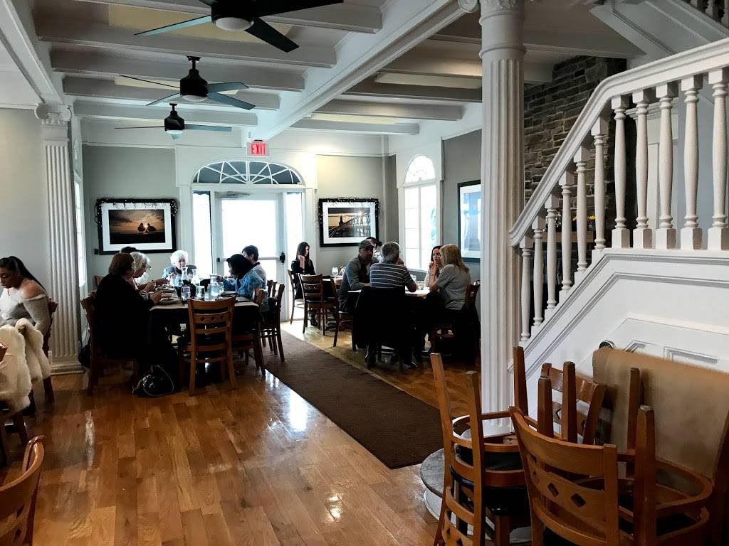 LakeHouse Restaurant & Bar | restaurant | 3029 Lakeshore Dr, St Joseph, MI 49085, USA | 2699828020 OR +1 269-982-8020