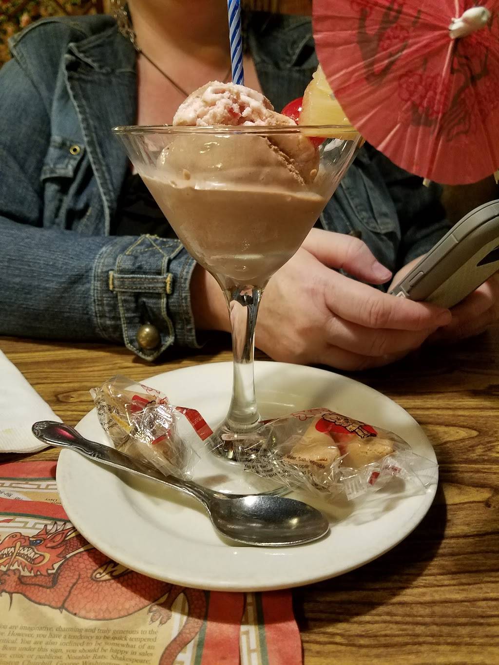 Tongs Tiki Hut | restaurant | 100 E Roosevelt Rd # 18, Villa Park, IL 60181, USA | 6308347465 OR +1 630-834-7465