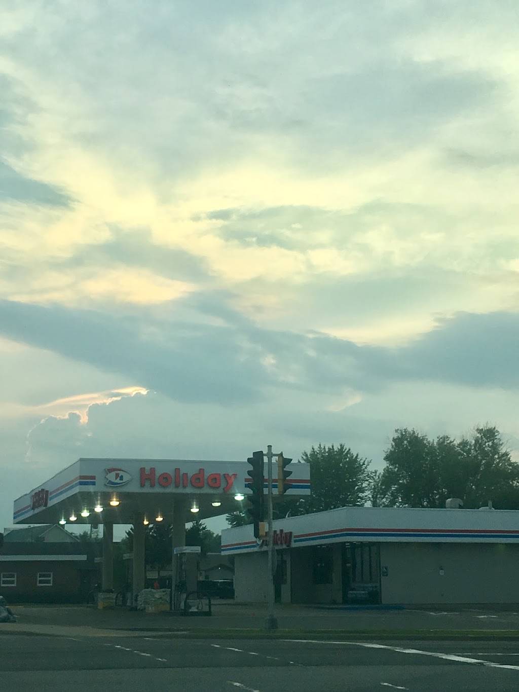 Holiday Stationstores | cafe | 300 E Spruce St, Abbotsford, WI 54405, USA | 7152234600 OR +1 715-223-4600