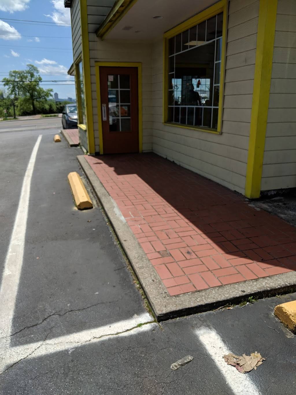 Subway | restaurant | 305 W Trinity Ln, Nashville, TN 37207, USA | 6152583662 OR +1 615-258-3662