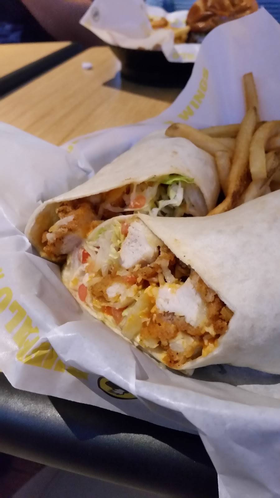 Buffalo Wild Wings | restaurant | 3961 Fountain Square Pl, Waukegan, IL 60085, USA | 8474733194 OR +1 847-473-3194