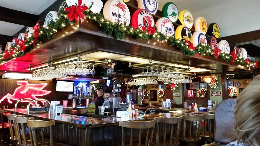 The Filling Station | restaurant | 305 E 35th St, Davenport, IA 52806, USA | 5633916954 OR +1 563-391-6954