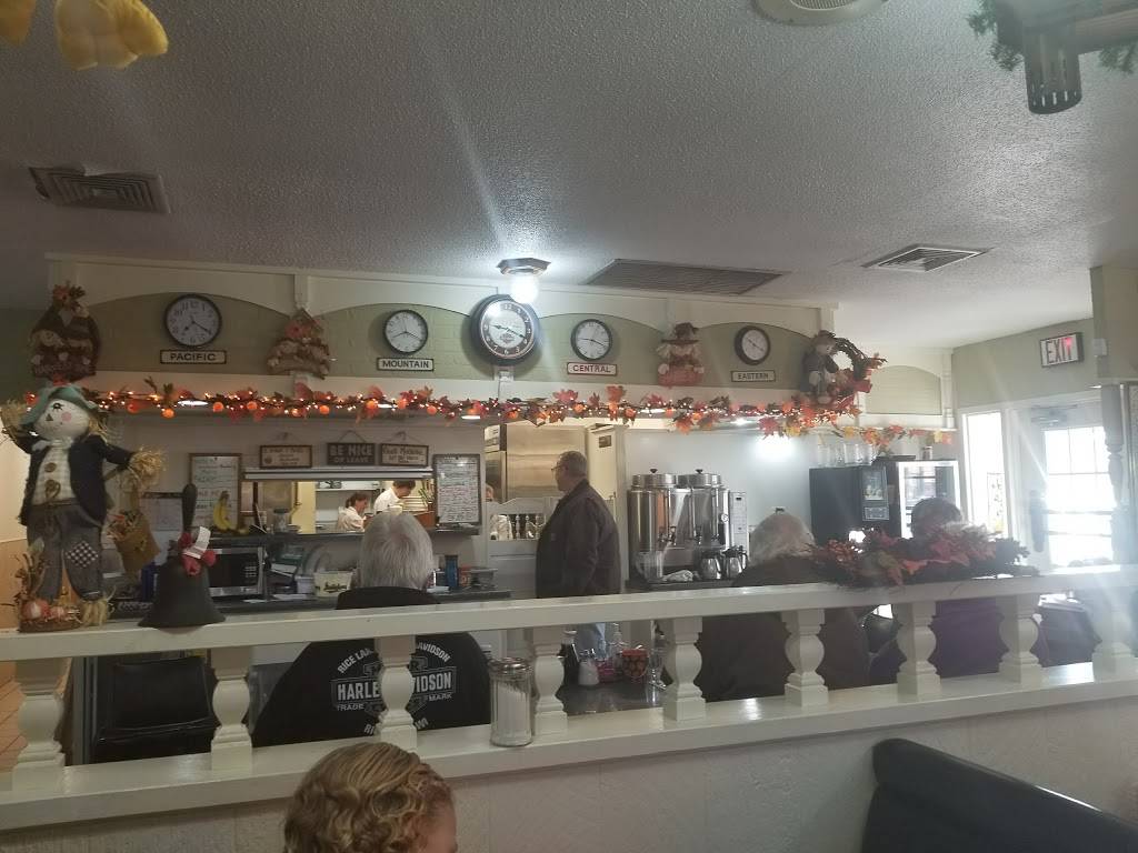 Maxines | restaurant | 1721 S Main St, Rice Lake, WI 54868, USA | 7152341662 OR +1 715-234-1662