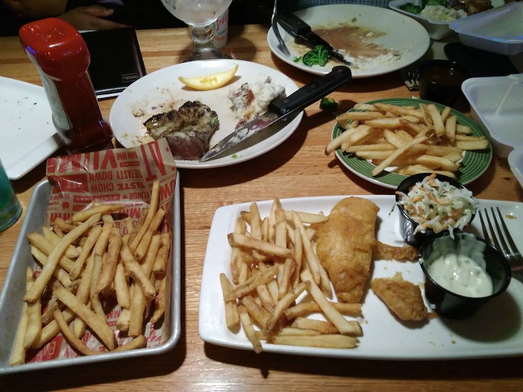 Applebees Grill + Bar | restaurant | 721 E Lewis and Clark Pkwy, Clarksville, IN 47129, USA | 8122833594 OR +1 812-283-3594