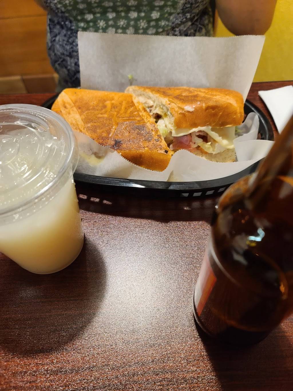 El Patriota #1 | restaurant | 312 E Pipeline Rd, Hurst, TX 76053, USA | 8175103556 OR +1 817-510-3556