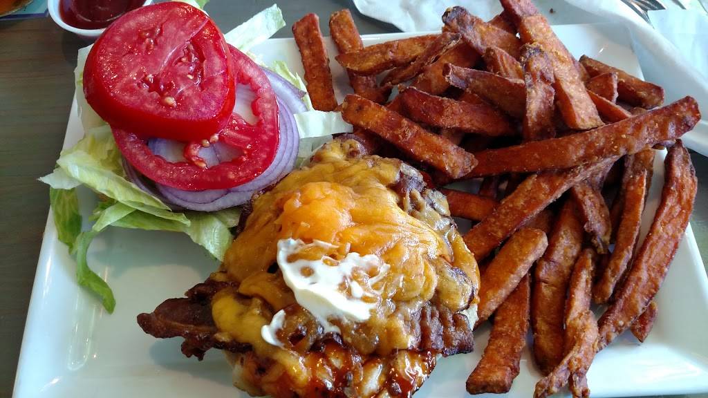 Ballyhoos | restaurant | 97860 Overseas Hwy, Key Largo, FL 33037, USA | 3058520822 OR +1 305-852-0822