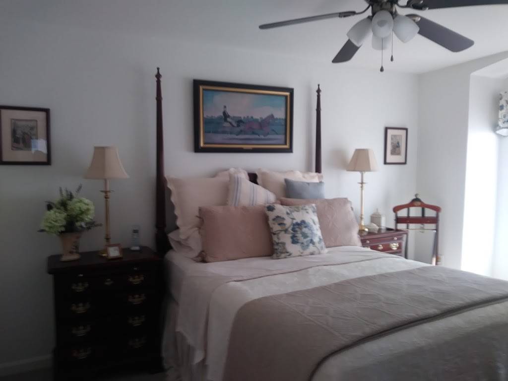 Mediterranean Pizzeria Seafood & More | restaurant | 151 State Rd, Westport, MA 02790, USA | 5086770400 OR +1 508-677-0400