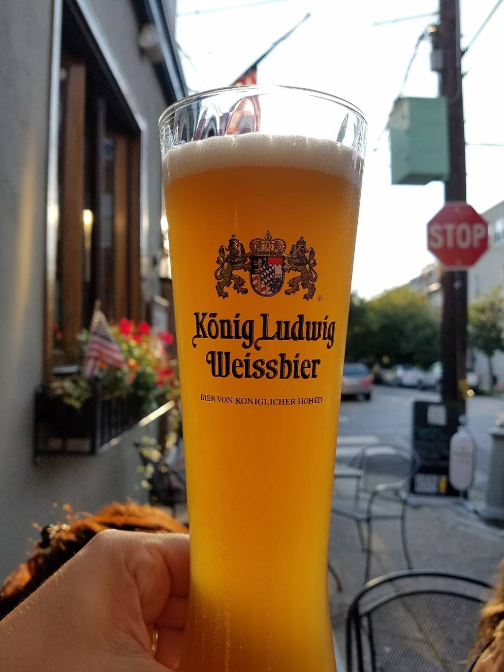 The Black Taxi | restaurant | 745-747 N 25th St, Philadelphia, PA 19130, USA | 2152321086 OR +1 215-232-1086