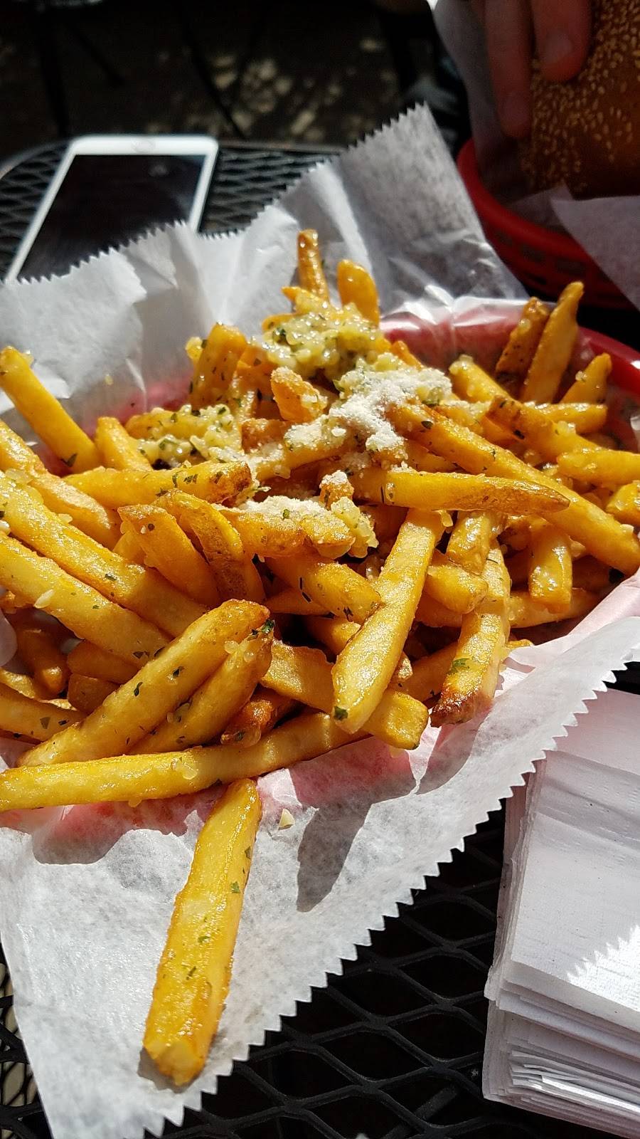 Phyllis Giant Burgers | restaurant | 2202 4th St, San Rafael, CA 94901, USA | 4154560866 OR +1 415-456-0866