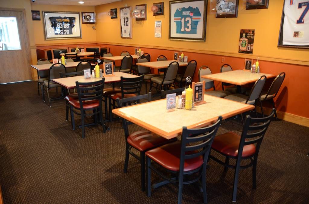 Cornerstone Sports Pub & Eatery | restaurant | 24 S Main St, Oconomowoc, WI 53066, USA | 2625601368 OR +1 262-560-1368