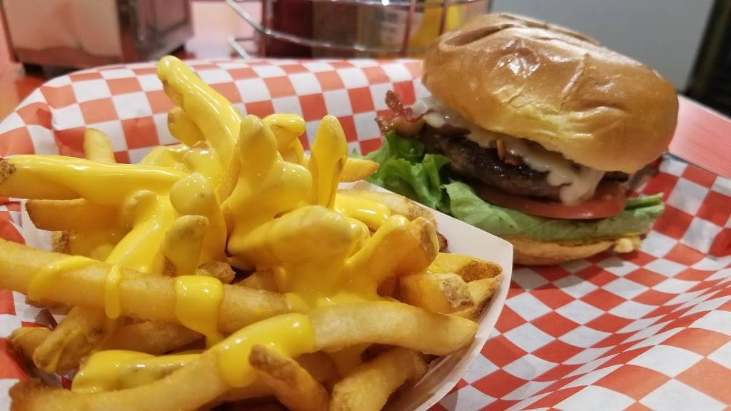 Phyllis Giant Burgers | restaurant | 8 E Blithedale Ave, Mill Valley, CA 94941, USA | 4153816010 OR +1 415-381-6010