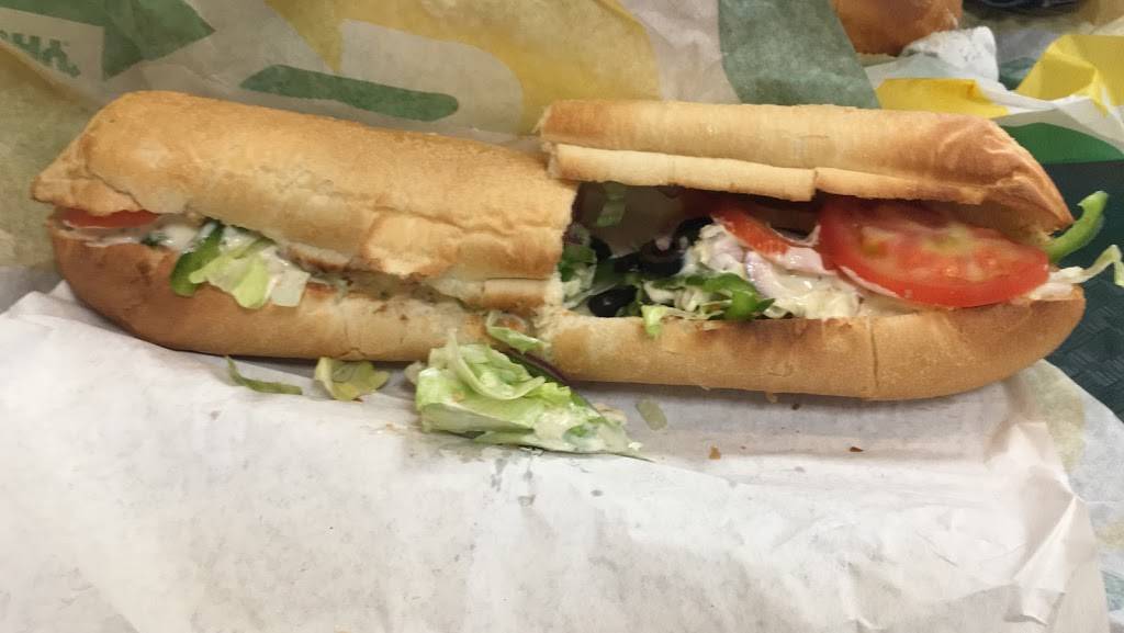 Subway | restaurant | 3600 Hillsborough Rd, Durham, NC 27705, USA | 9193839219 OR +1 919-383-9219
