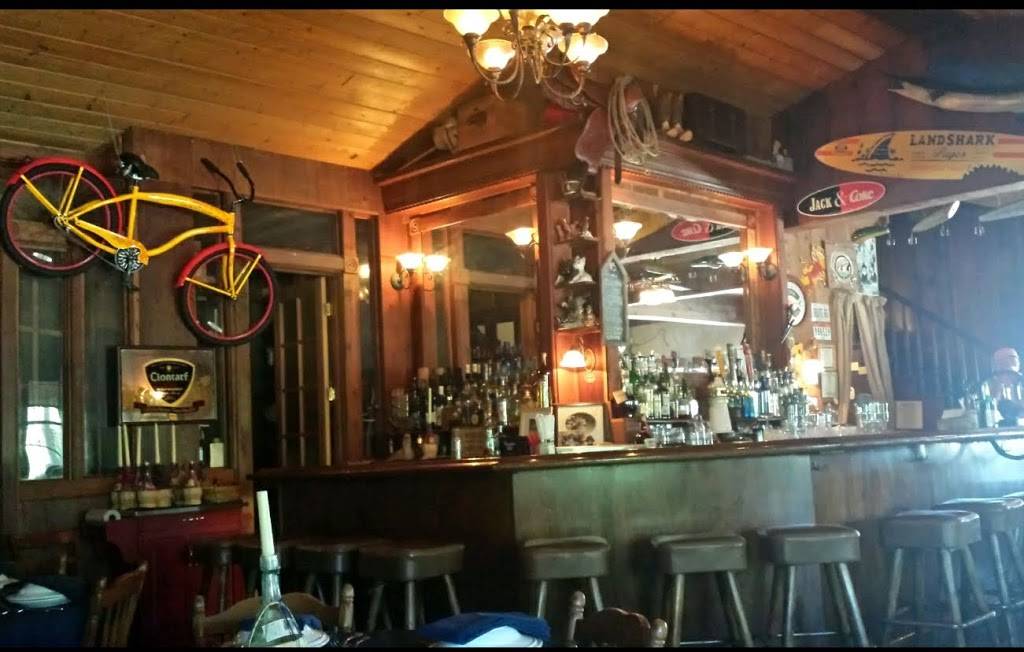 Stormys Spirits & Supper | restaurant | 6650 Bloomfield Rd, Petaluma, CA 94952, USA | 7077950127 OR +1 707-795-0127