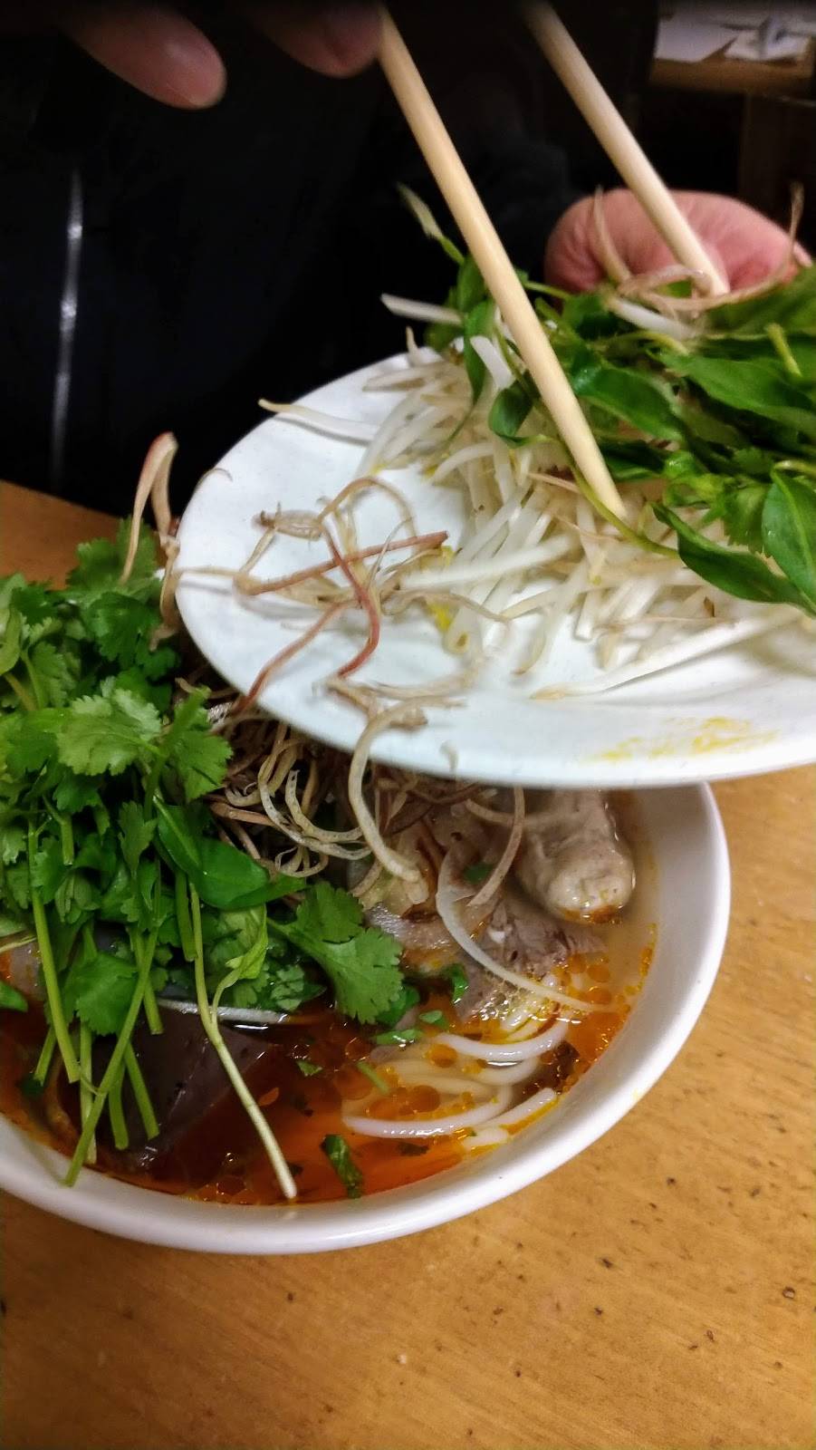 Huong Giang Restaurant | restaurant | 14564 Brookhurst St, Westminster, CA 92683, USA | 7145314930 OR +1 714-531-4930