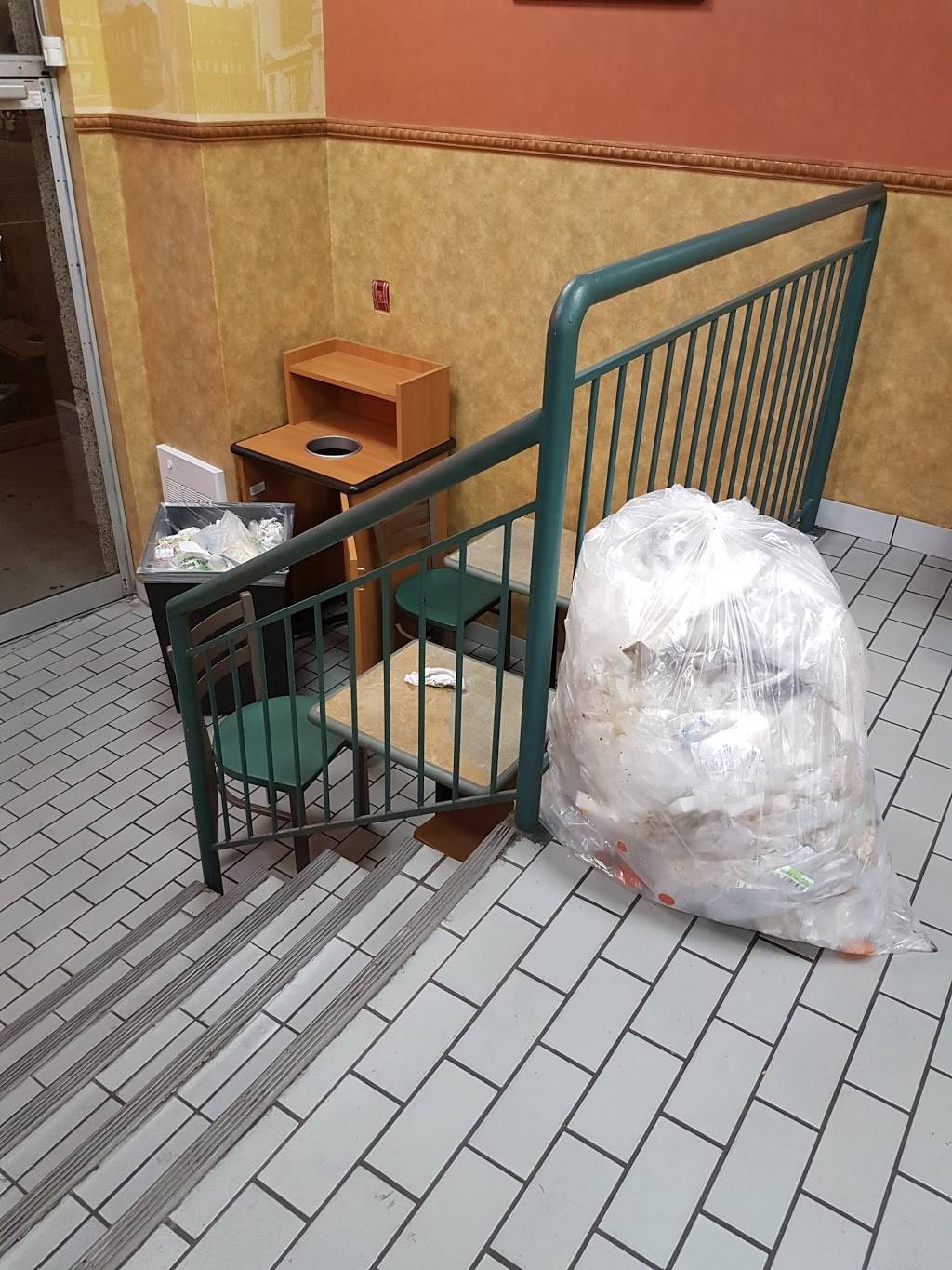 Subway | restaurant | 1910 Yonge St Yonge and Davisville Centre Unit 206, Store# 103Y, Toronto, ON M4S 3B2, Canada | 4164829434 OR +1 416-482-9434