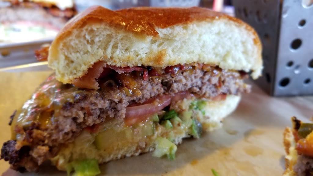 Chilis Grill & Bar | restaurant | 600 Village Green Dr, Gallatin, TN 37066, USA | 6152308267 OR +1 615-230-8267