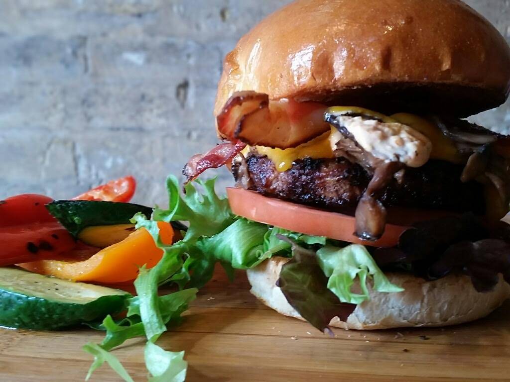 BrickHouse Craft Burger | restaurant | 123 Simcoe St, Peterborough, ON K9H 2H3, Canada | 7058747474 OR +1 705-874-7474