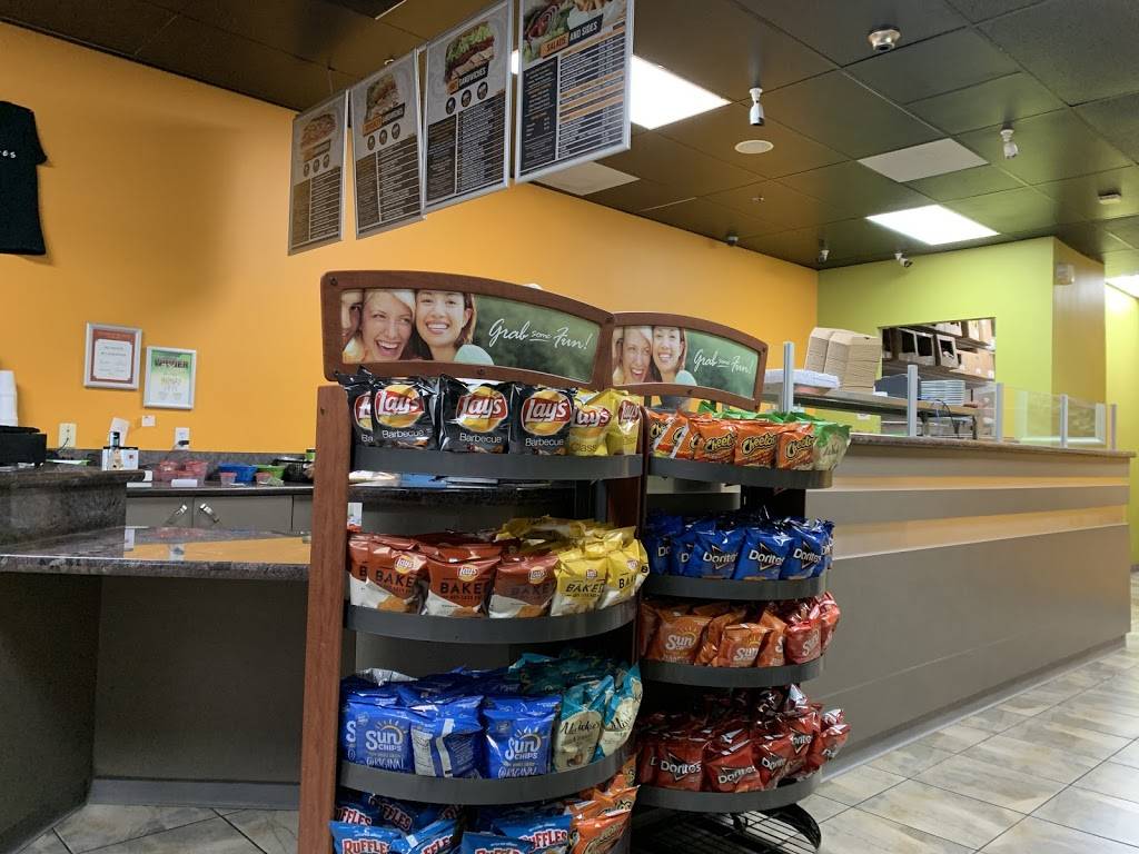 Deli Delicious | restaurant | 2940 E Nees Ave #105, Fresno, CA 93720, USA | 5593220990 OR +1 559-322-0990