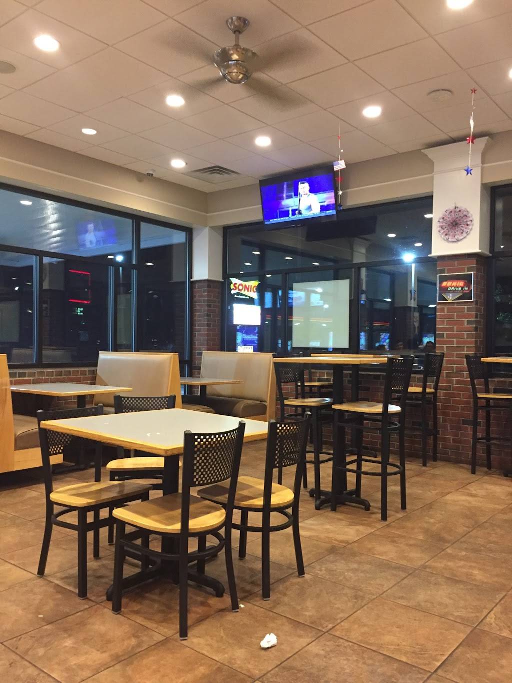 Sonic Drive-In | restaurant | 55 Newbury St, Peabody, MA 01960, USA | 9785359100 OR +1 978-535-9100