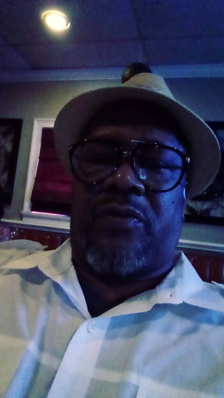 Jazzy Lynns | restaurant | 4680 Holston Dr, Knoxville, TN 37914, USA | 8656339075 OR +1 865-633-9075