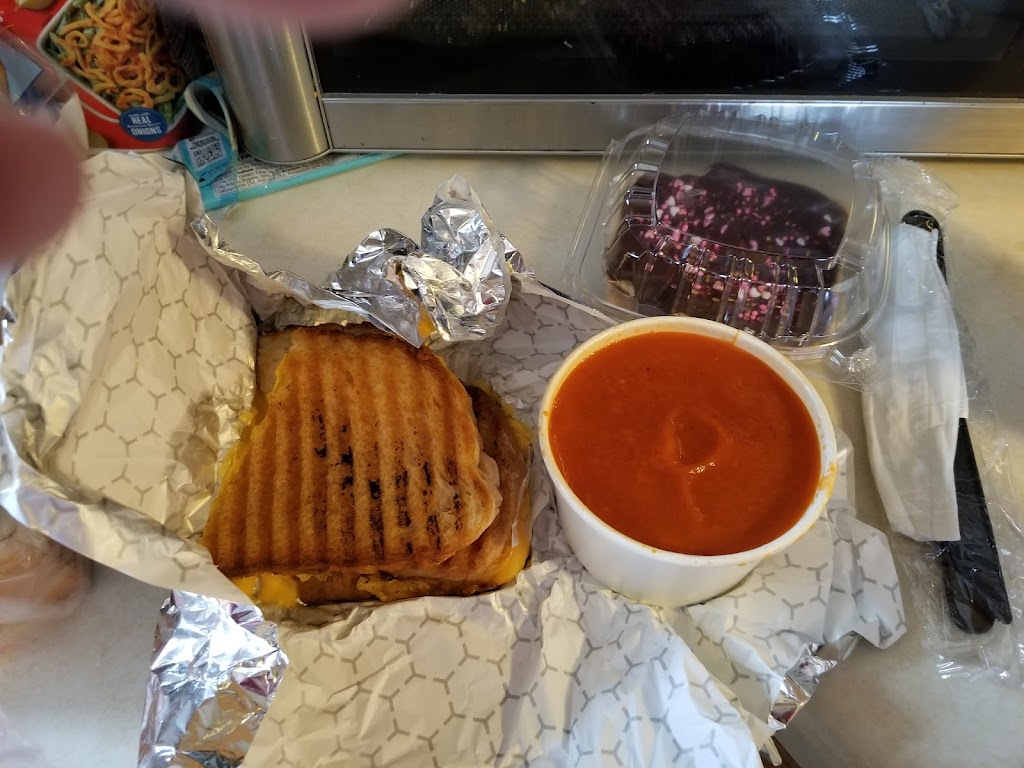 Scungilli’s Sandwich Shop | restaurant | 207A W Main St, Rochester, WI 53167, USA | 2626616503 OR +1 262-661-6503