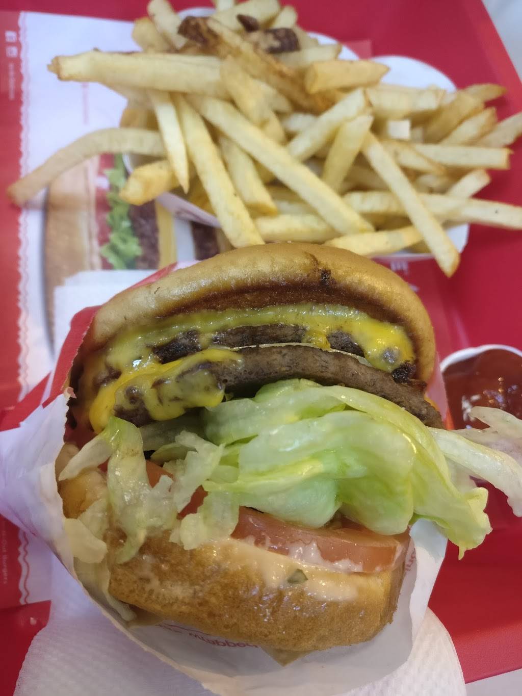 In-N-Out Burger | restaurant | 15575 Hesperian Blvd, San Leandro, CA 94579, USA | 8007861000 OR +1 800-786-1000