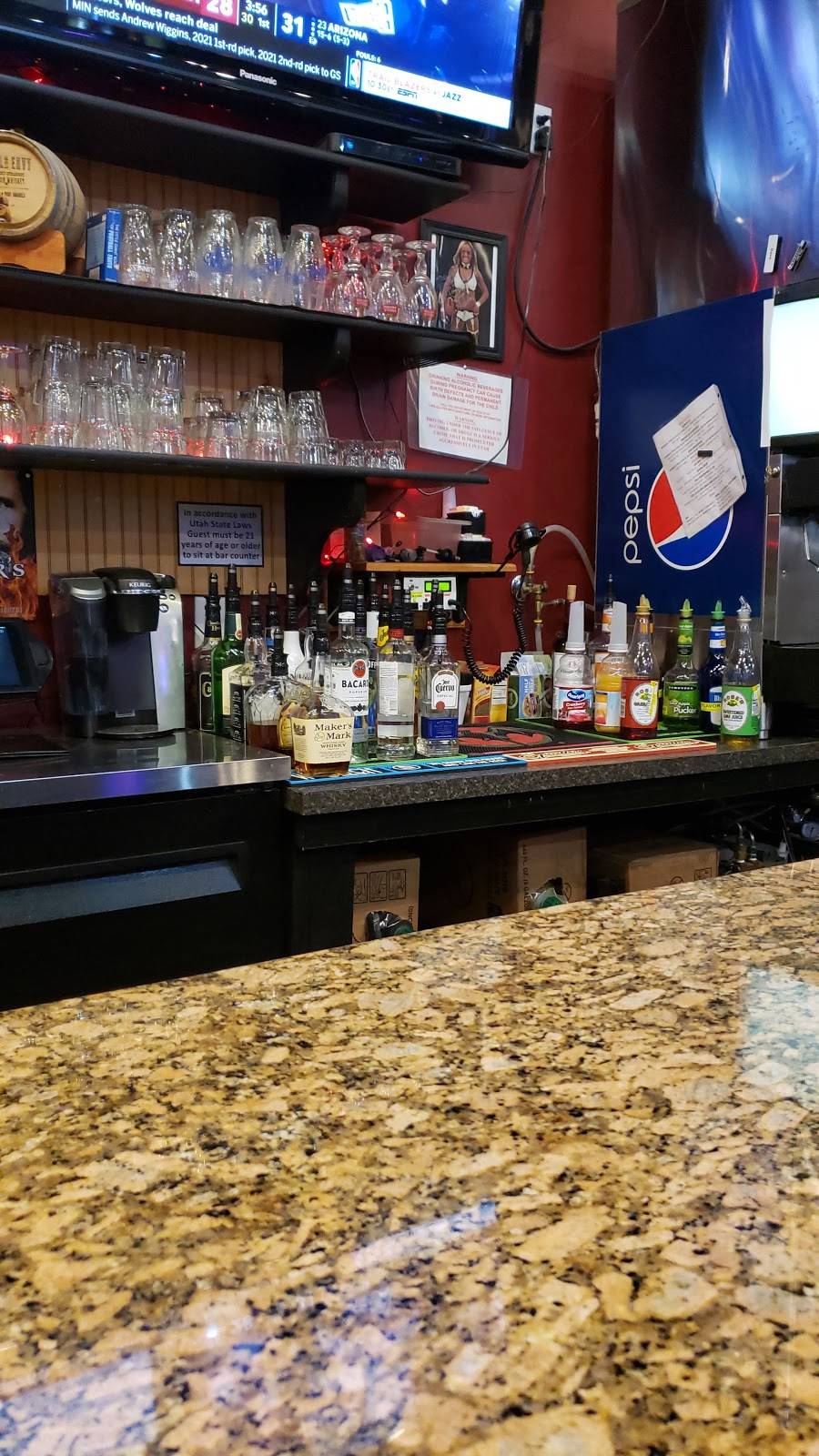 Wing Nutz | restaurant | 9260 Village Shop Dr, Sandy, UT 84094, USA | 8017277850 OR +1 801-727-7850