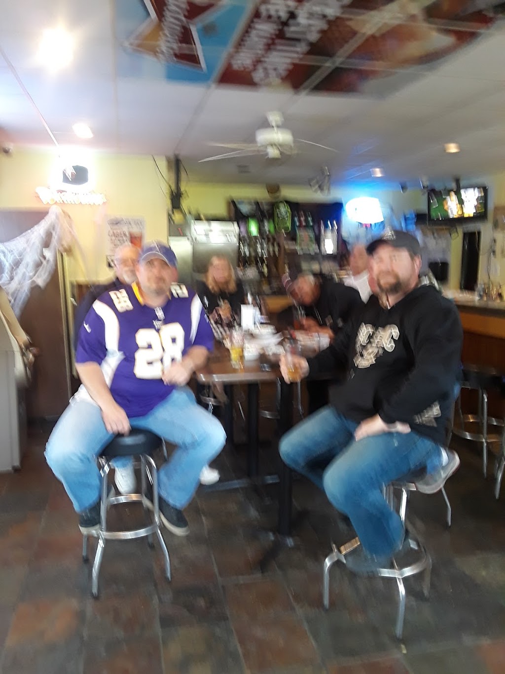 Know It Alls Bar & Grill | restaurant | 490 Henrietta Ave, Hamburg, MN 55339, USA | 9524672152 OR +1 952-467-2152