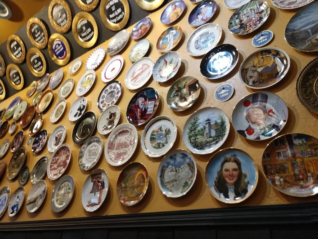 Flying Saucer Draught Emporium | restaurant | 130 Peabody Pl, Memphis, TN 38103, USA | 9015238536 OR +1 901-523-8536