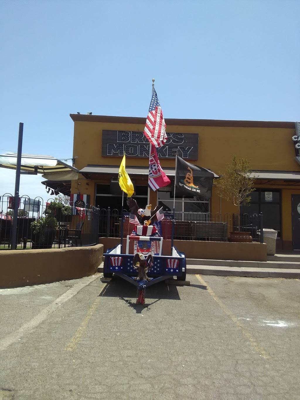 Brass Monkey | restaurant | 3233 N Mesa St #103, El Paso, TX 79902, USA | 9155442424 OR +1 915-544-2424
