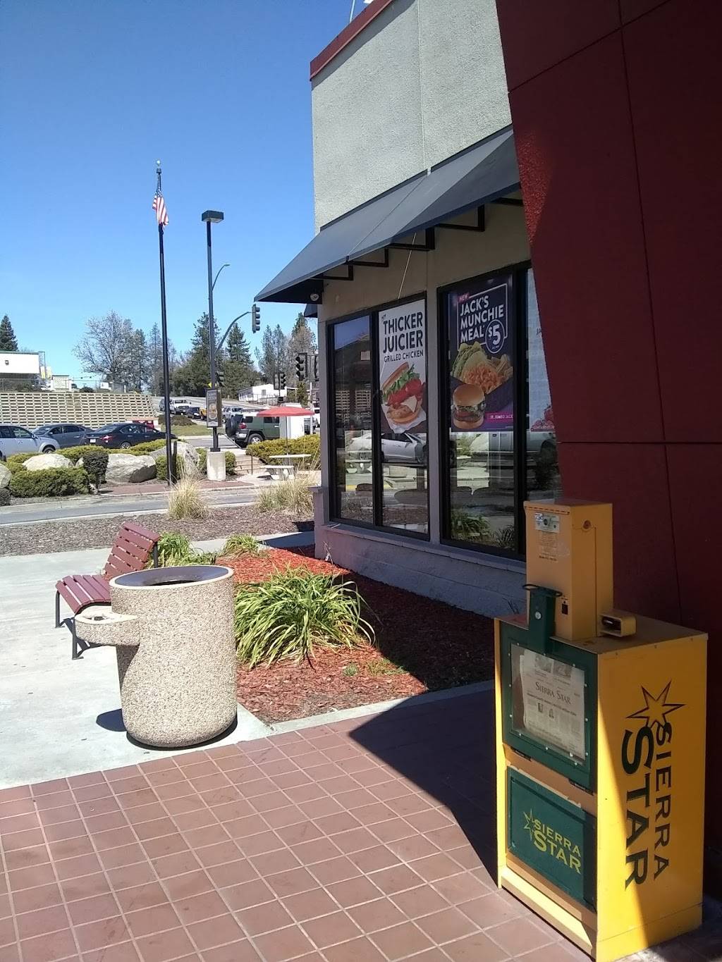 Jack in the Box | restaurant | 40070 CA-49, Oakhurst, CA 93644, USA | 5596586061 OR +1 559-658-6061