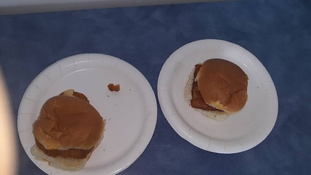 White Castle | restaurant | 1905 Richardson Rd, Arnold, MO 63010, USA | 6364647240 OR +1 636-464-7240