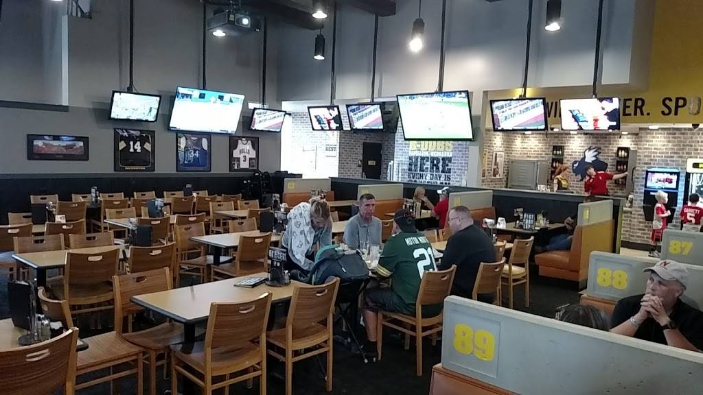 Buffalo Wild Wings | meal takeaway | 11651 S 73rd St #101, Papillion, NE 68046, USA | 4025969464 OR +1 402-596-9464