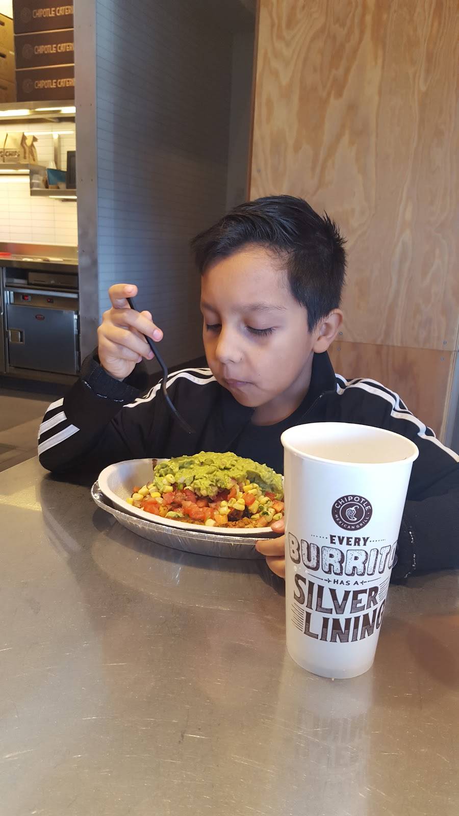 Chipotle Mexican Grill | restaurant | 353 IL-83, Elmhurst, IL 60126, USA | 6306175016 OR +1 630-617-5016