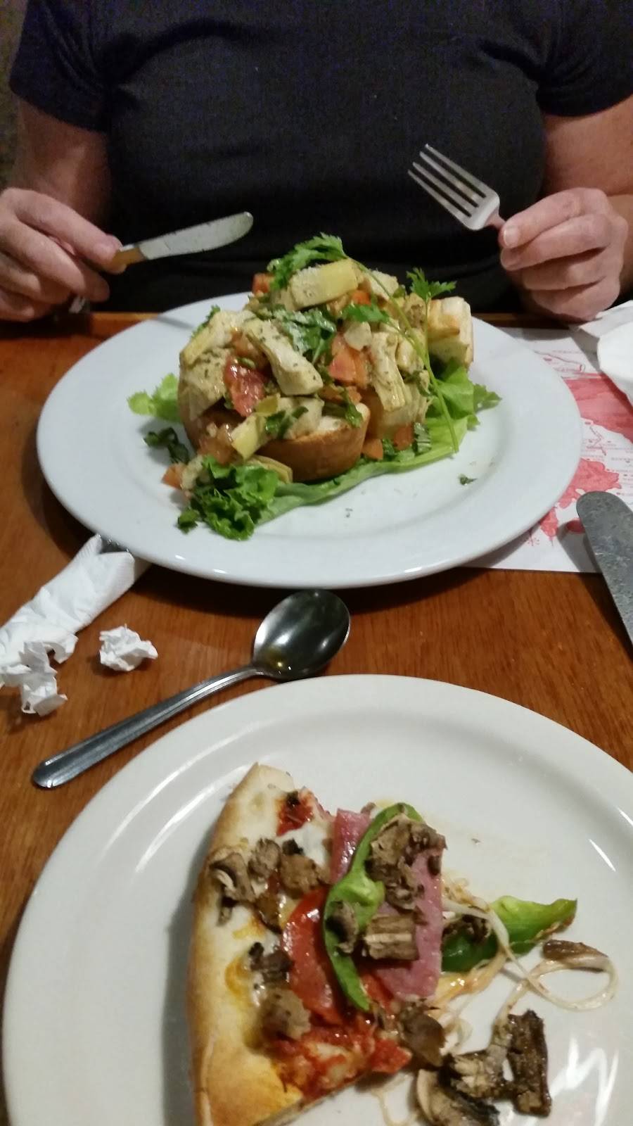 Di Napolis Fire House | restaurant | 17856 CA-18, Apple Valley, CA 92307, USA | 7602425802 OR +1 760-242-5802