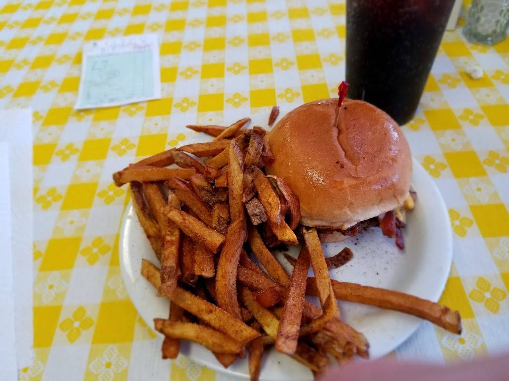 Lynchburg Fixns | restaurant | 177 Main St, Lynchburg, TN 37352, USA | 9316325044 OR +1 931-632-5044