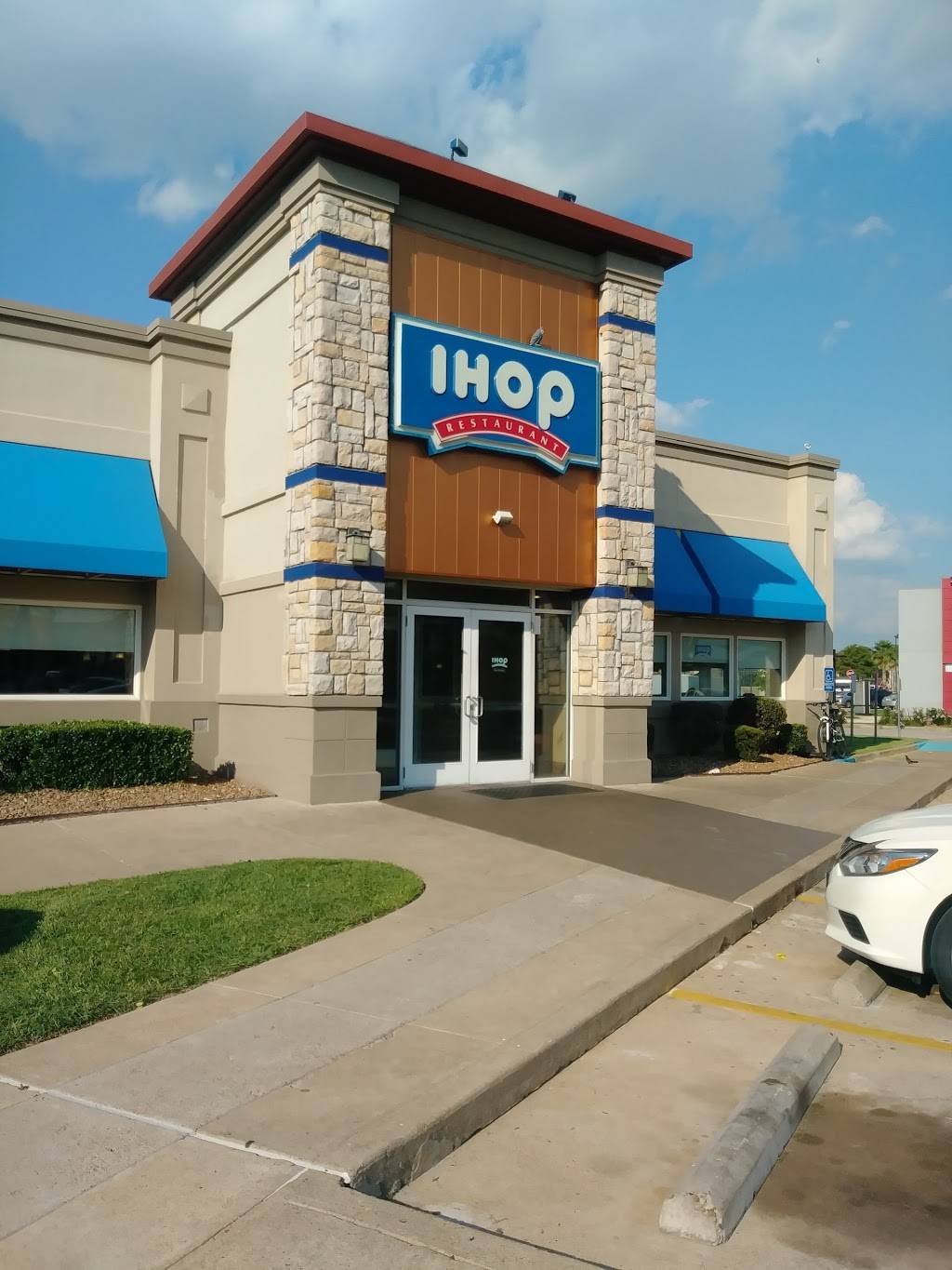 IHOP | restaurant | 15 E Crosstimbers St, Houston, TX 77022, USA | 7136948900 OR +1 713-694-8900