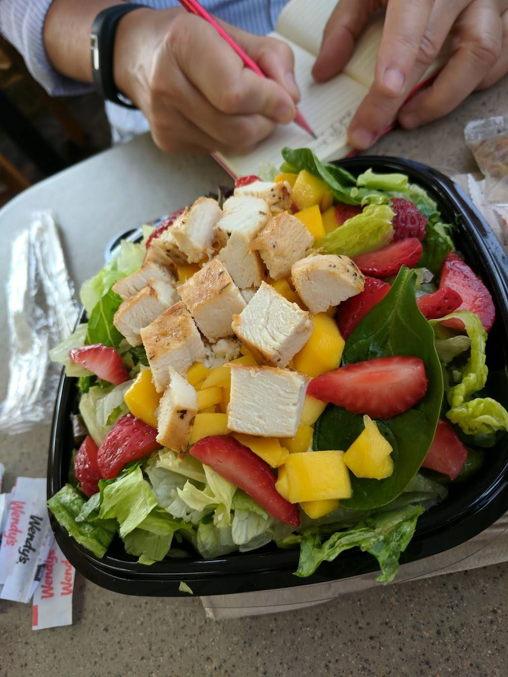 Wendys | restaurant | 1150 S Main St, Red Bluff, CA 96080, USA | 5305289310 OR +1 530-528-9310