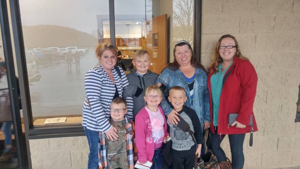 Mayflower Seafood Restaurant | restaurant | 1733 US-19E, Elizabethton, TN 37643, USA | 4235423667 OR +1 423-542-3667