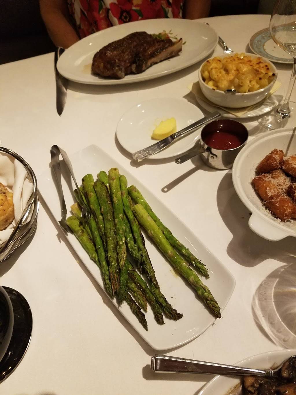 Hanks Fine Steaks & Martins | restaurant | 2300 Paseo Verde Pkwy, Henderson, NV 89052, USA | 7026177515 OR +1 702-617-7515