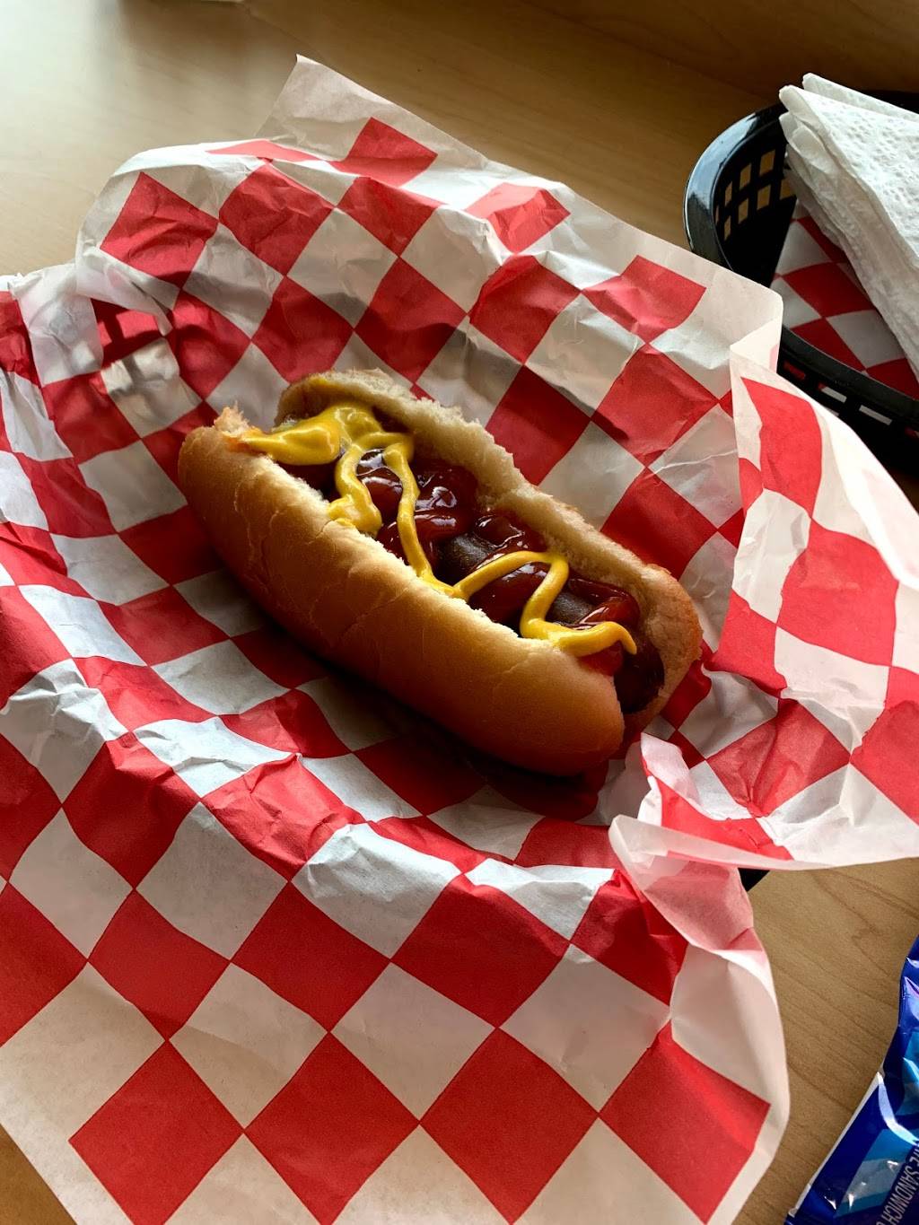 Piggys Place | restaurant | 2028 Magnolia Ave, Buena Vista, VA 24416, USA | 5407848015 OR +1 540-784-8015