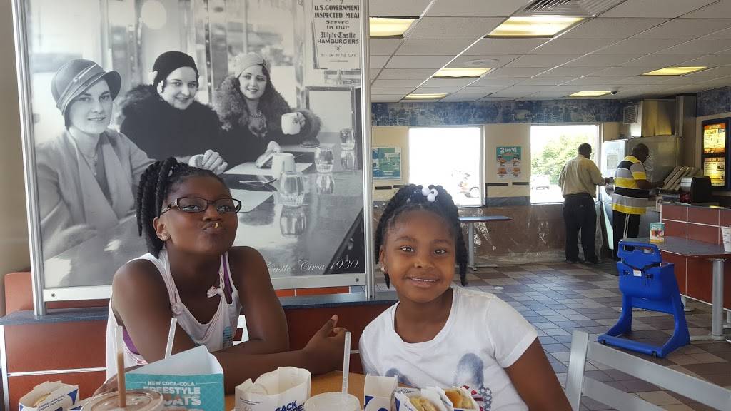 White Castle | restaurant | 1400 Sibley Blvd, Dolton, IL 60419, USA | 7088685494 OR +1 708-868-5494