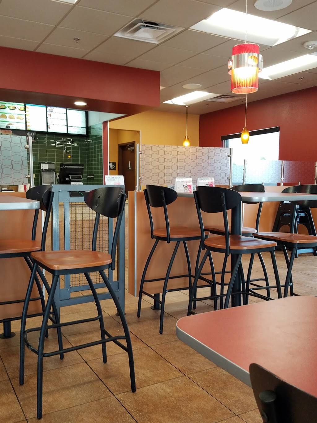 Jack in the Box | restaurant | 2955 N Chester Ave, Bakersfield, CA 93308, USA | 6613879454 OR +1 661-387-9454