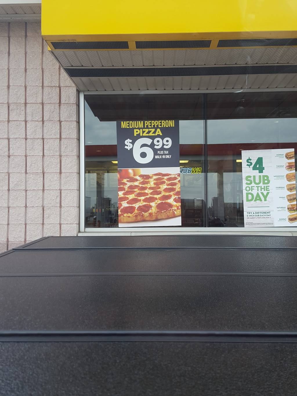 Pizza Pizza | restaurant | 22216 Bloomfield Road Hwy 401/Exit 81, Chatham-Kent, ON N7M 5J6, Canada | 5193581111 OR +1 519-358-1111