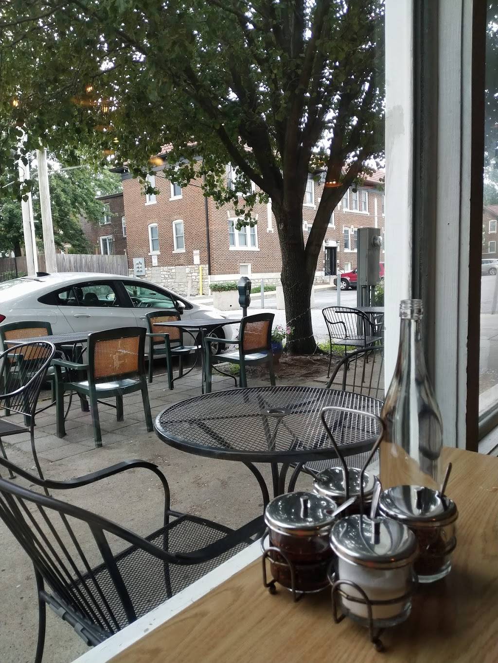 Fork & Stix | restaurant | 549 Rosedale Ave, St. Louis, MO 63112, USA | 3148635572 OR +1 314-863-5572