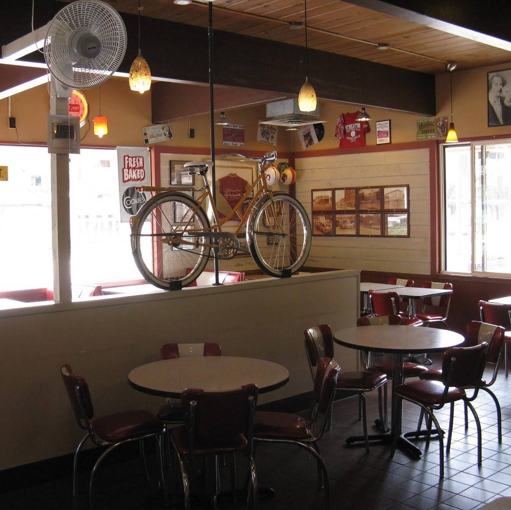 Bulldogs Restaurant and Catering | restaurant | 709 N Bloomington St, Streator, IL 61364, USA | 8156722100 OR +1 815-672-2100