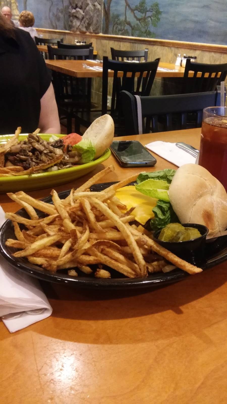 Santos Pizza & Pasta | restaurant | 7565 Pearl Rd, Cleveland, OH 44130, USA | 4402346480 OR +1 440-234-6480